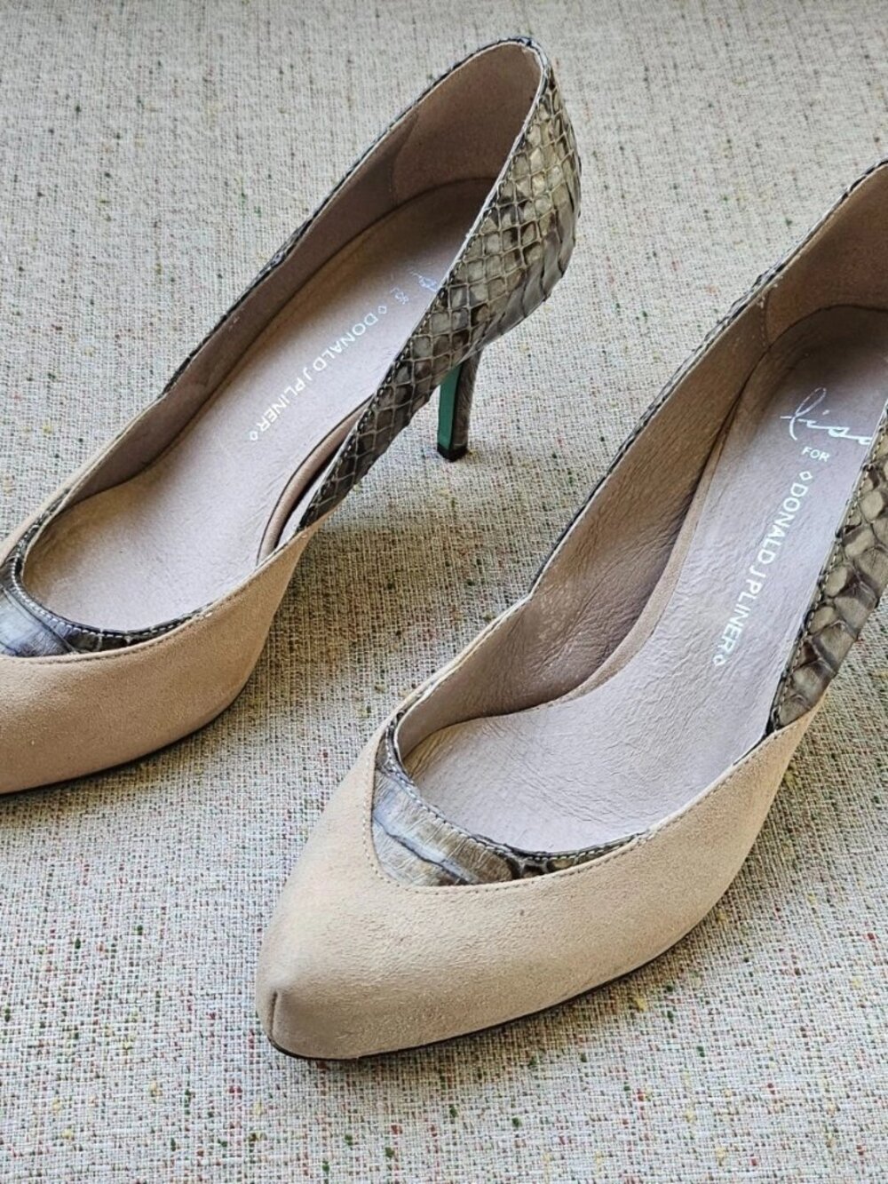 Donald J Pliner Women Heel sandal Pump Beige Suede Leather Upper Size 6 Italy